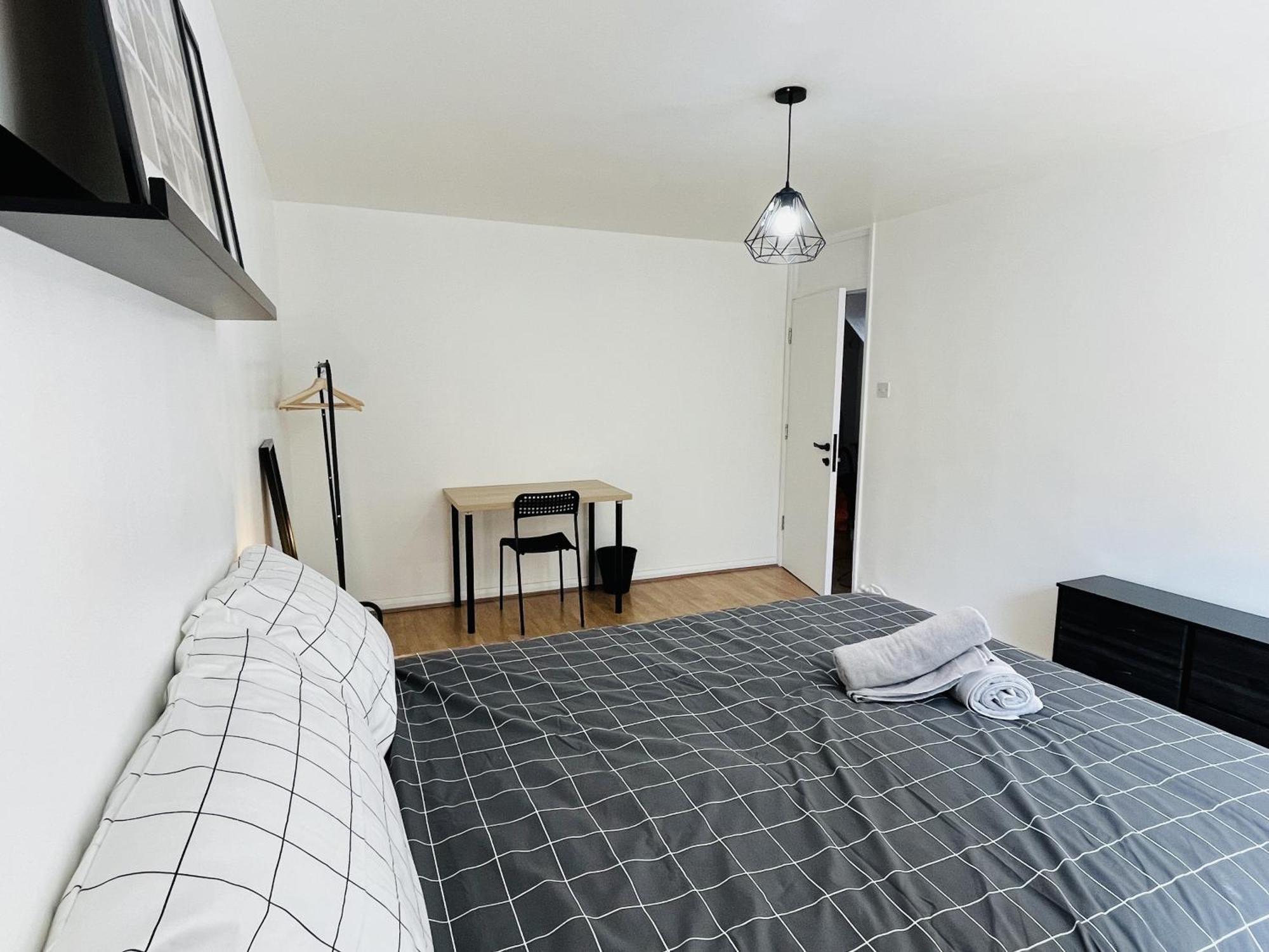 1 Double In 4 Bed Flatshare Homestay