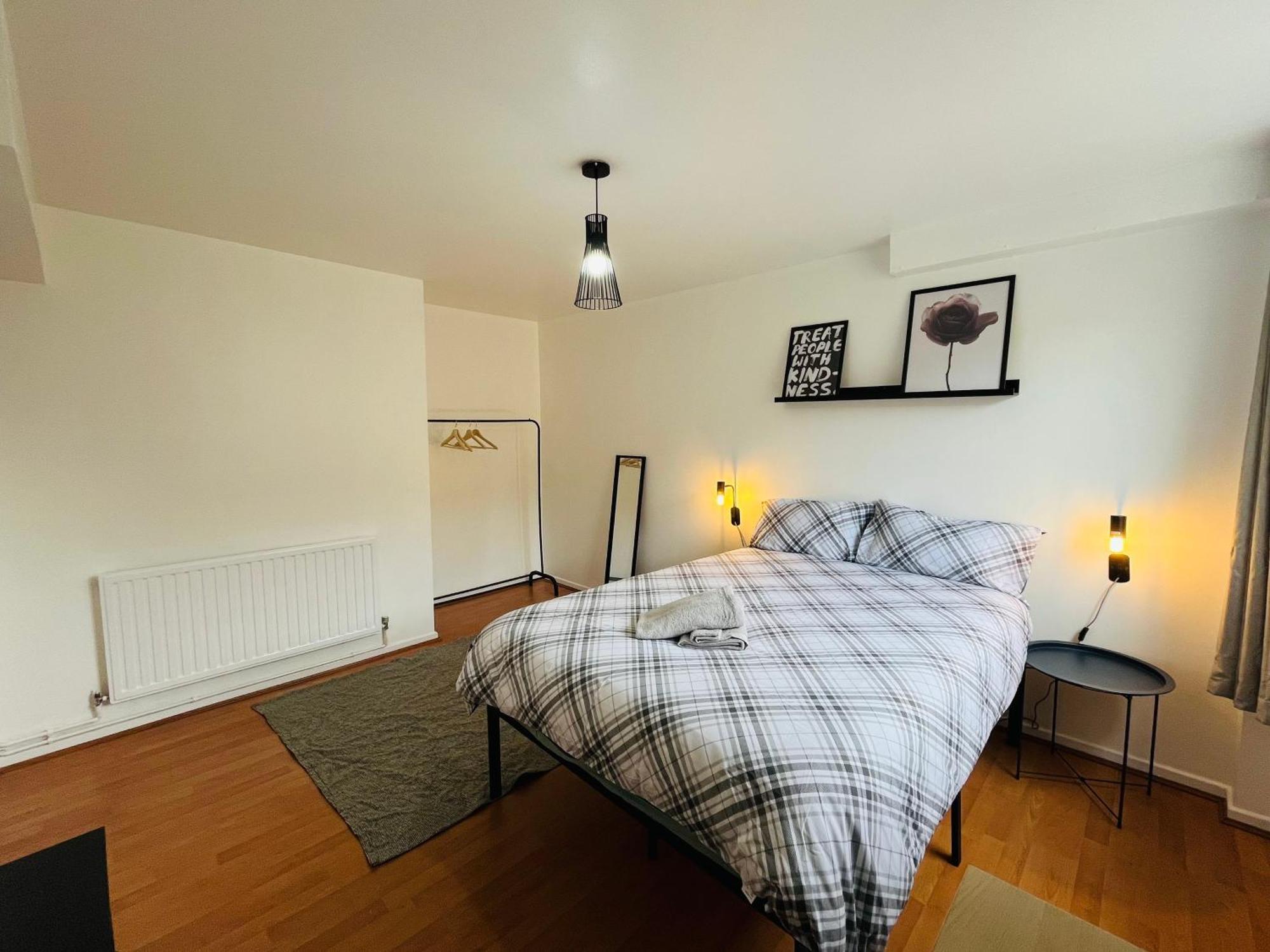 1 Double In 4 Bed Flatshare * London