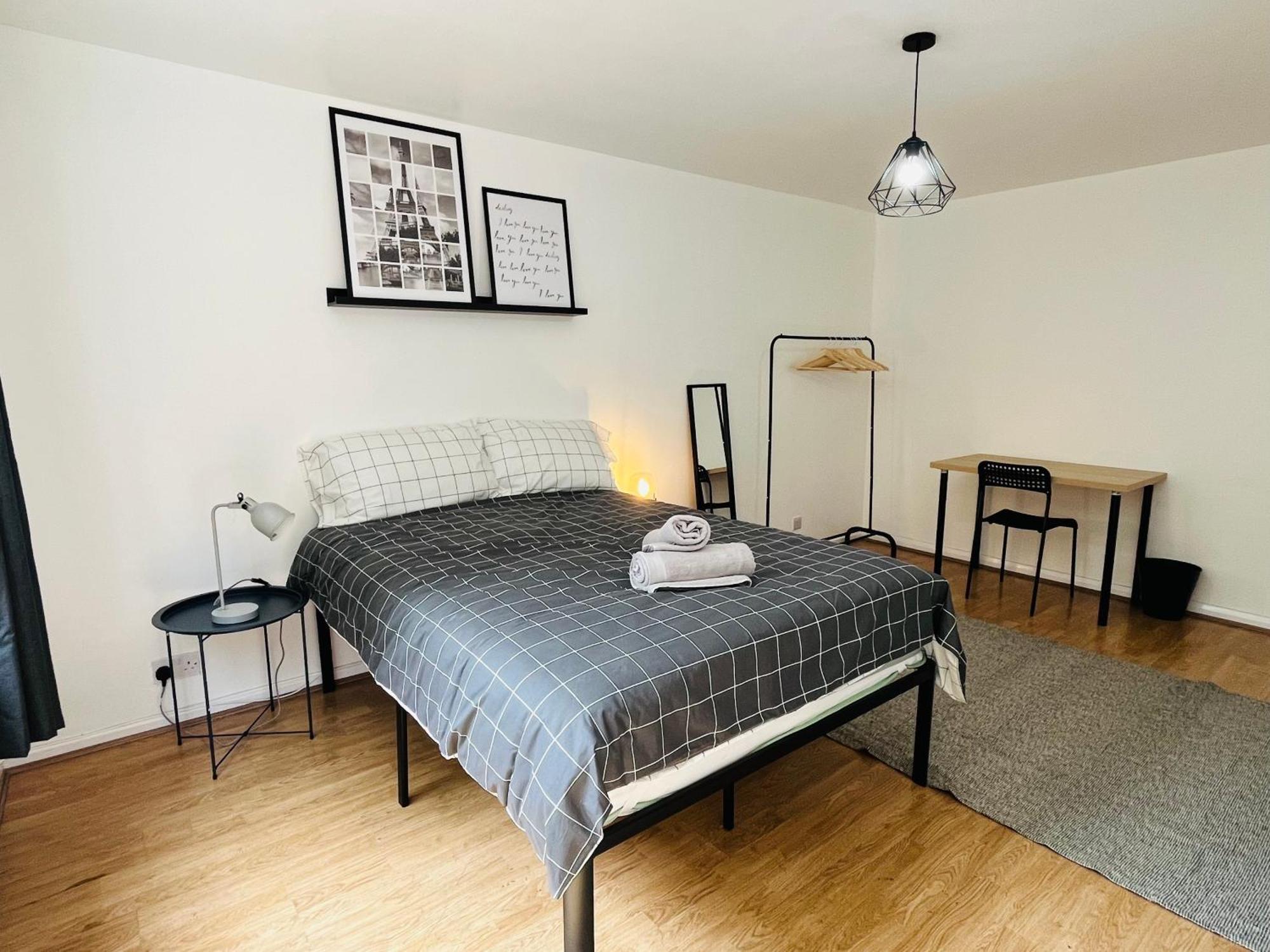 1 Double In 4 Bed Flatshare Homestay London